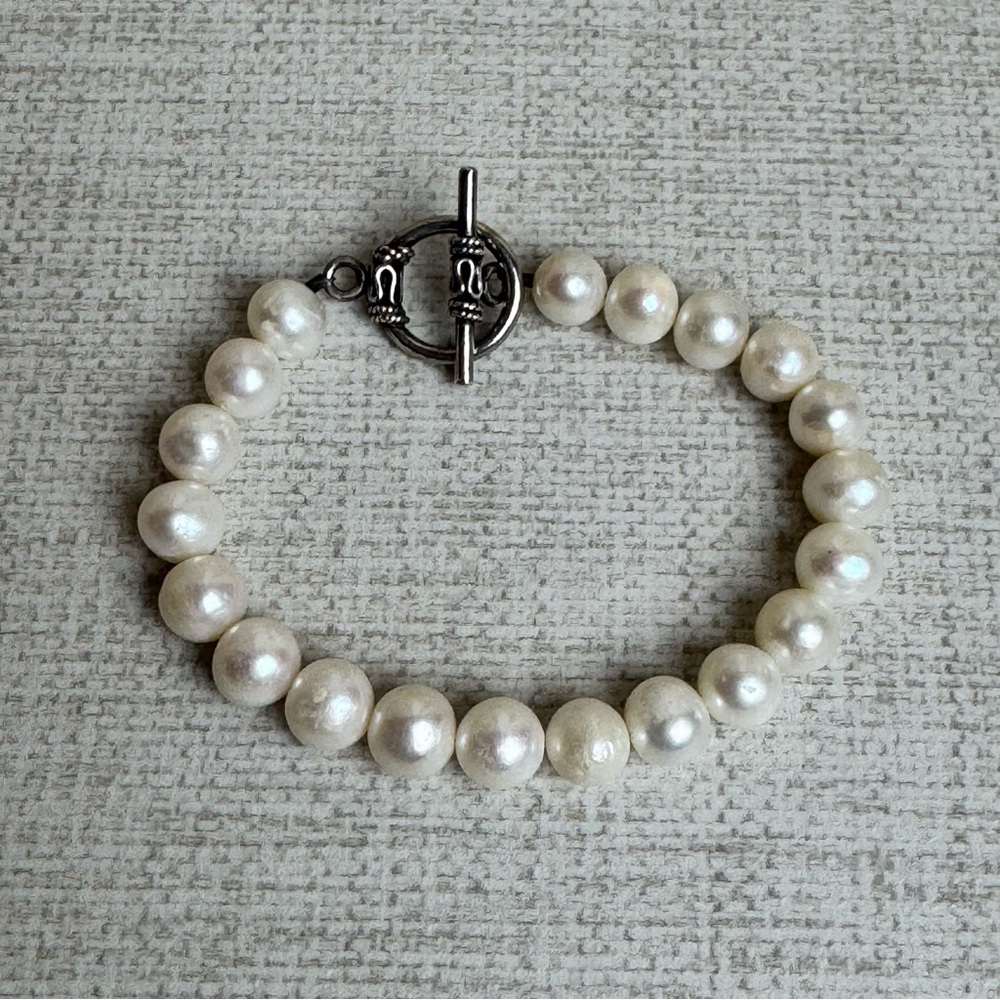 Pearl Bracelet with Silver Toggle Clasp - Picture 3 of 4